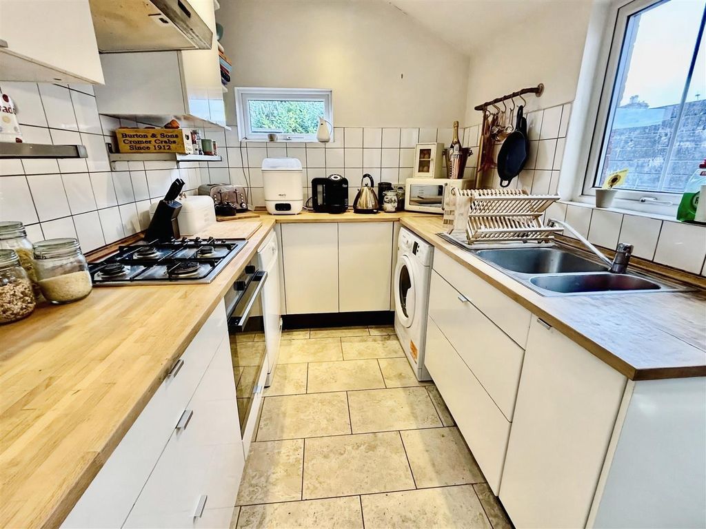 Property photo 2 of 15 Kitchen