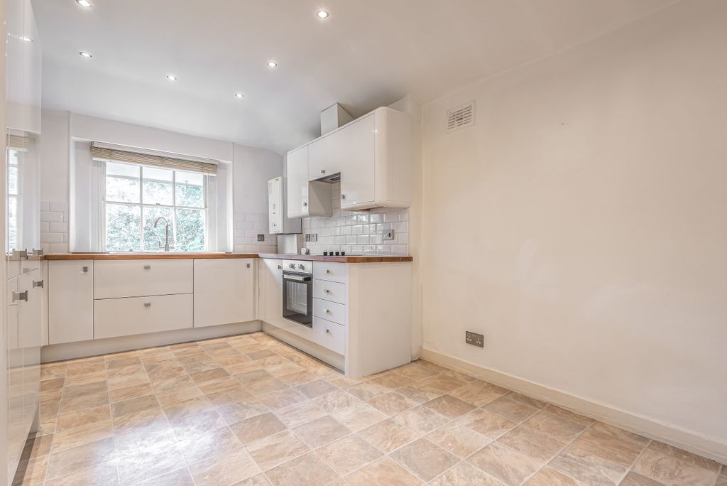 Property photo 1 of 6 Kitchen