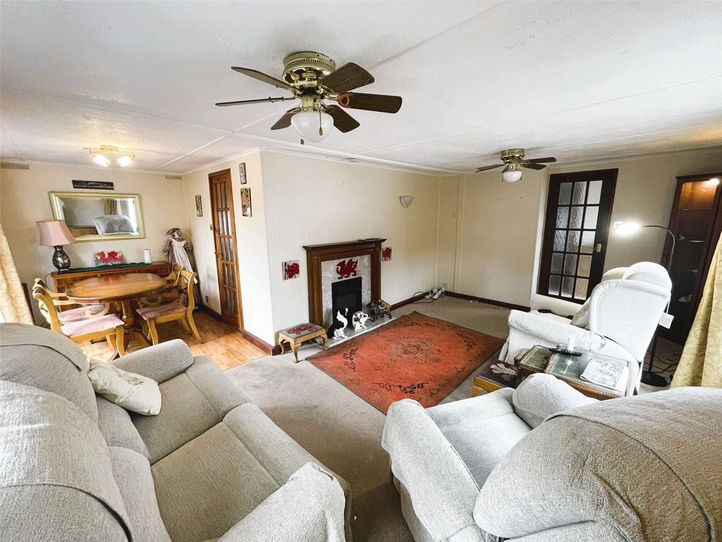 Property photo 2 of 15 Picture No. 16