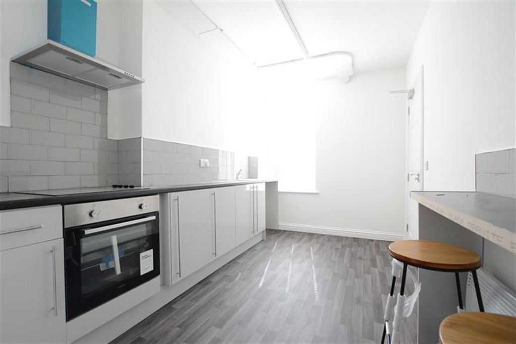 Property photo 1 of 4 Kitchen