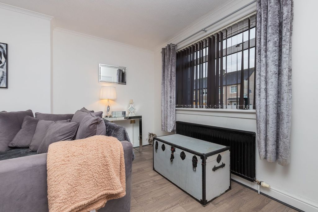 Property photo 3 of 21 Lounge