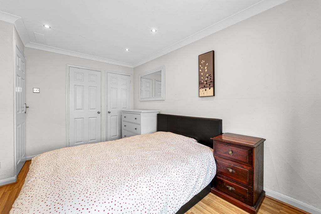 Property photo 3 of 11 Scotts Close 3
