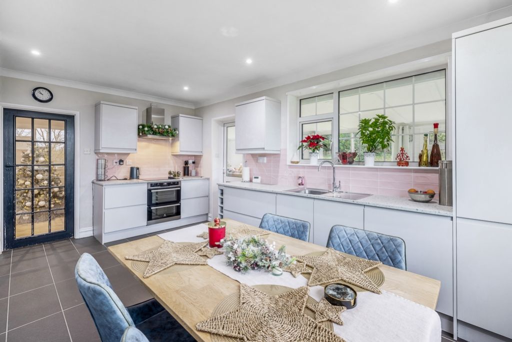 Property photo 3 of 28 Mayden (Fosdyke)-23