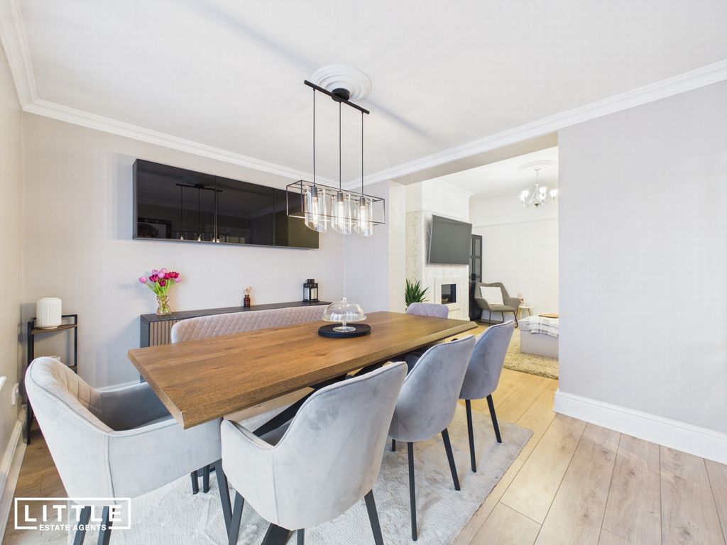 Property photo 2 of 32 Photo 5