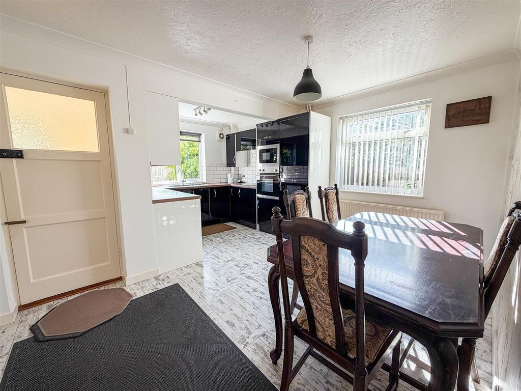 Property photo 3 of 22 Kitchen/Diner