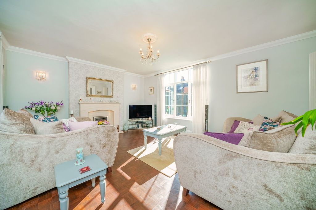 Property photo 2 of 22