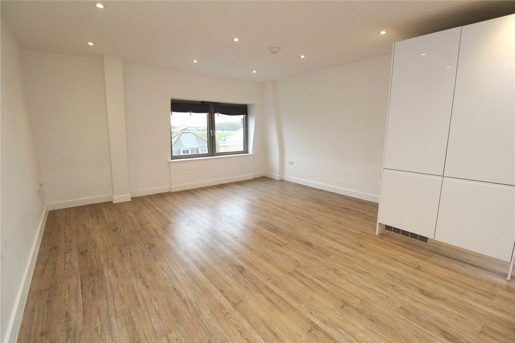 Property photo 2 of 10 Picture No. 12