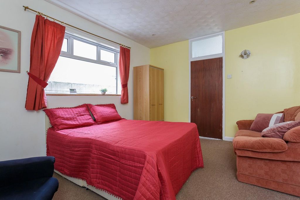 Property photo 2 of 5 _Southsea_19012022_HD_8.Jpg