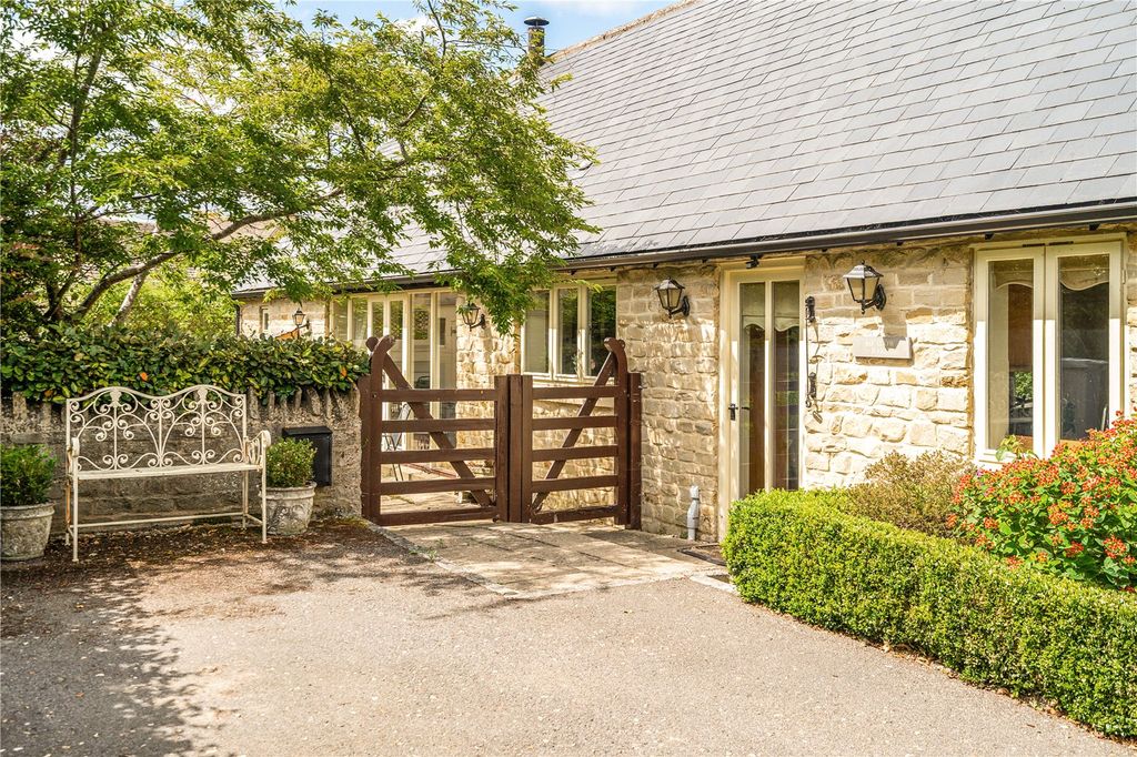 Property photo 2 of 16 Manor Barn