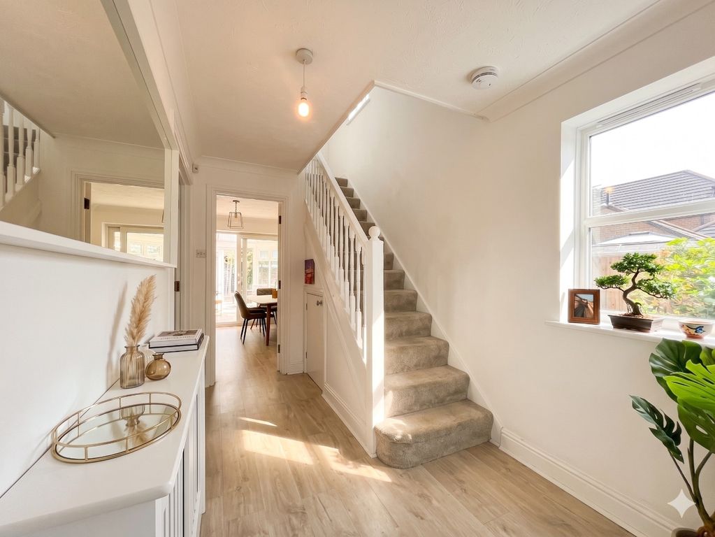 Property photo 2 of 20 5179771