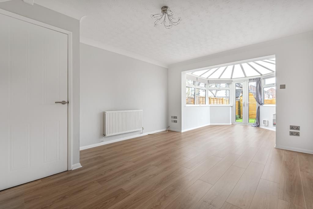 Property photo 2 of 10 Lounge / Conservatory