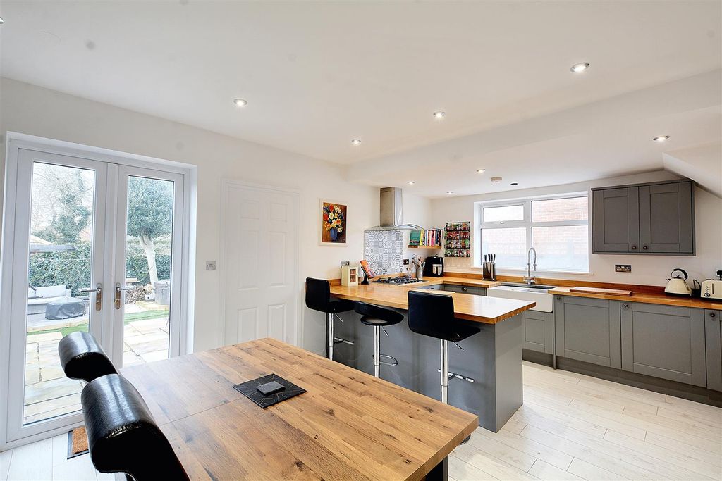 Property photo 3 of 21 Dining Kitchen