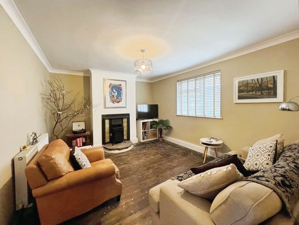 Property photo 2 of 15 Pbox-Living_Room-328568.Jpg