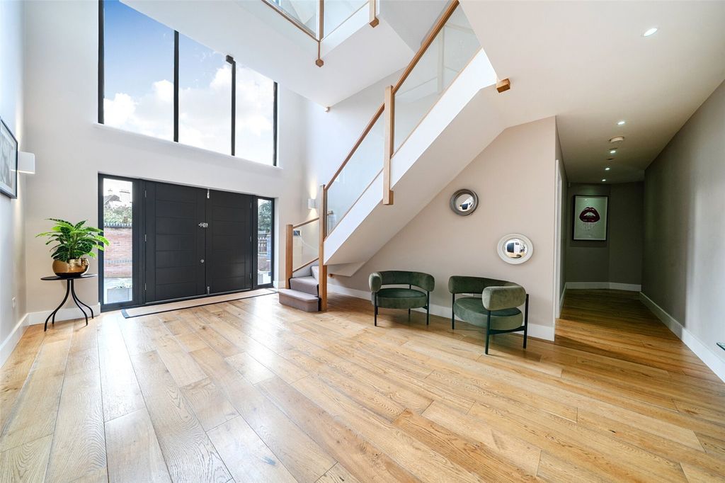 Property photo 2 of 45 Entrance