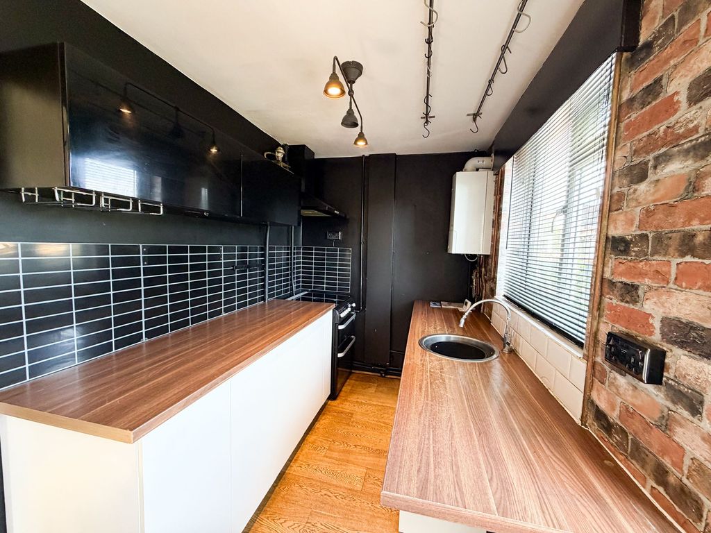 Property photo 2 of 15 Wittenham Way E4