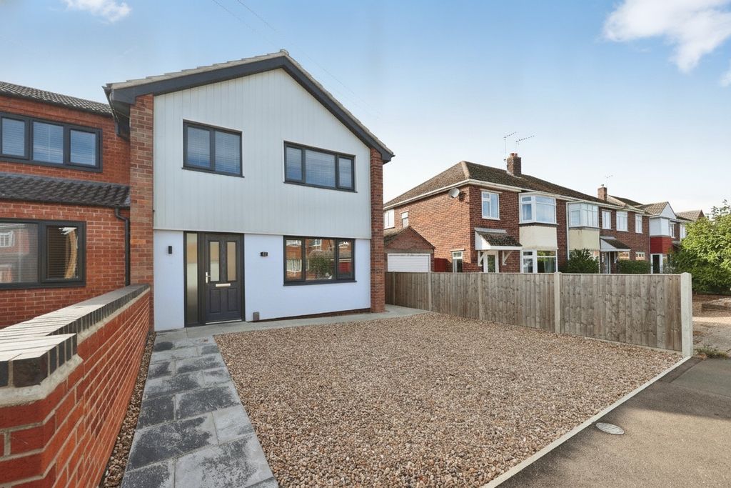 Property photo 1 of 17 5599470