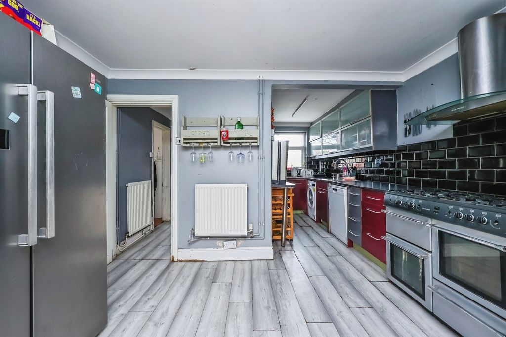 Property photo 2 of 17