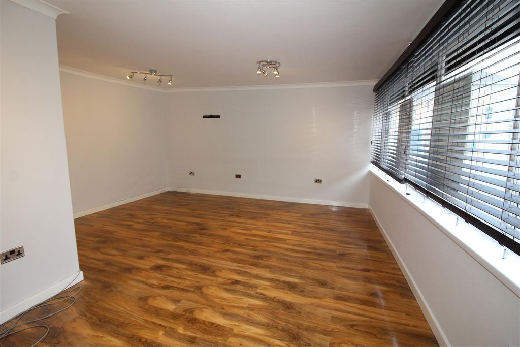 Property photo 3 of 9 Office Space