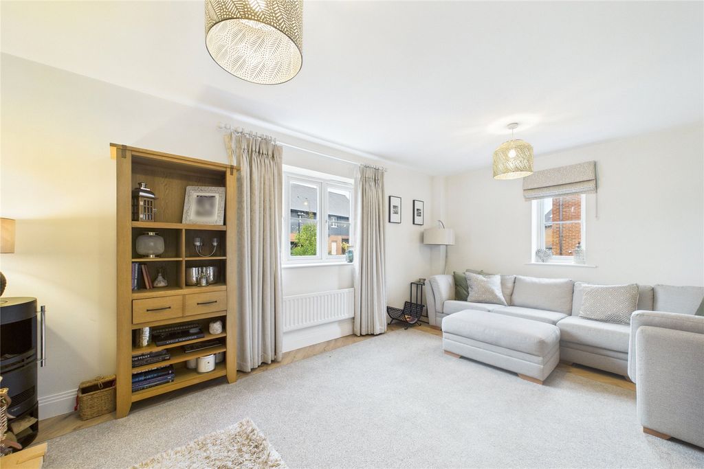 Property photo 3 of 15 Picture No. 12