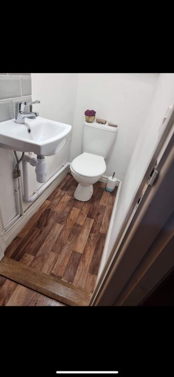 Property photo 3 of 3 Shared Bathrooms