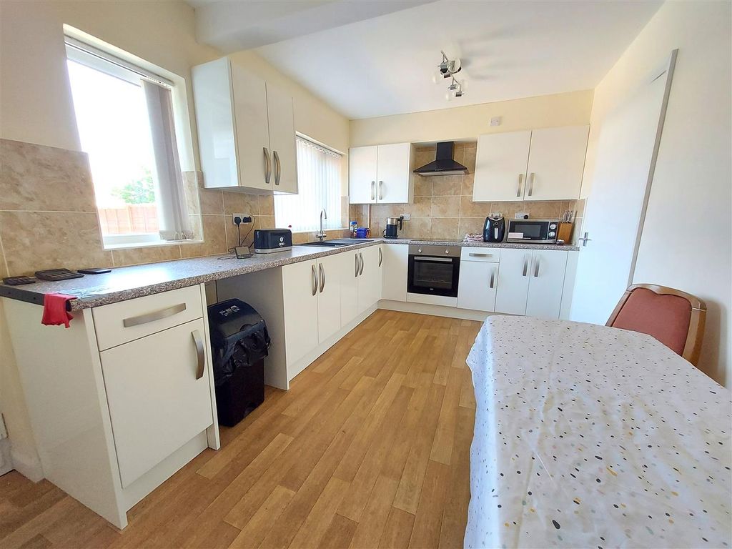 Property photo 2 of 16 Kitchen Diner