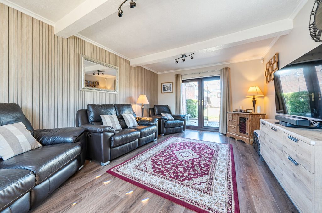 Property photo 3 of 17 4355872