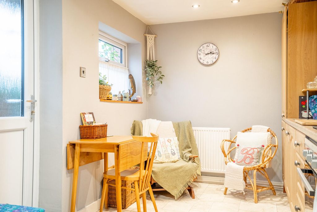 Property photo 3 of 20 Kitchen