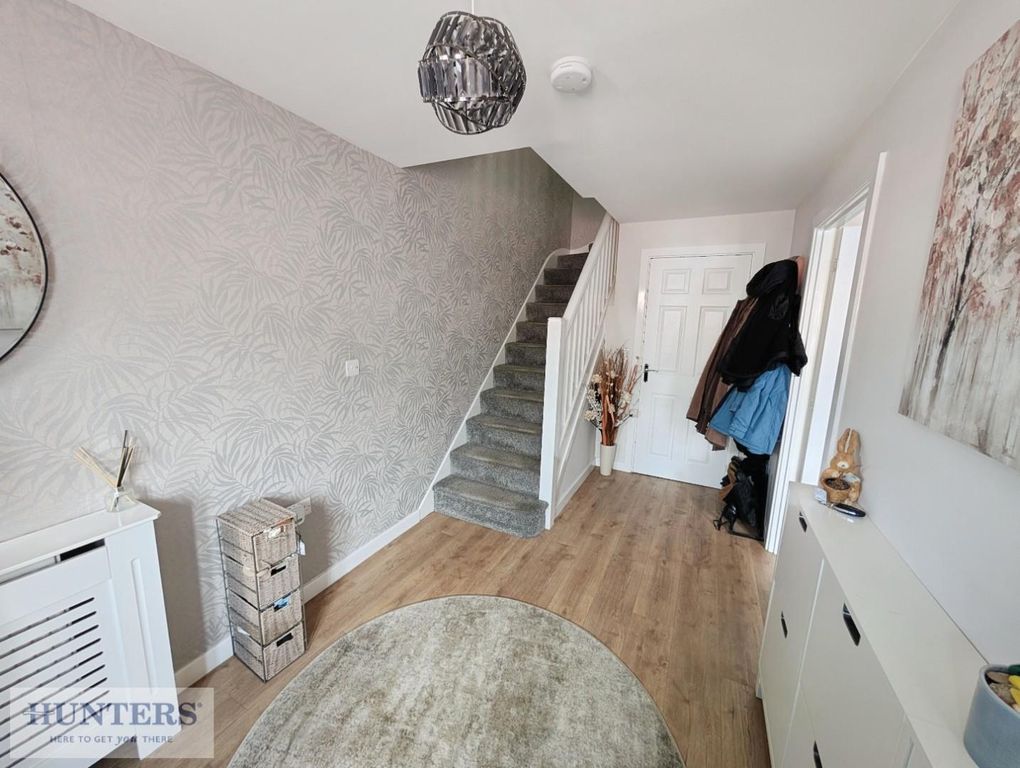 Property photo 2 of 18 Entrance Hallway