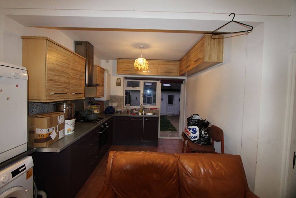 Property photo 2 of 28