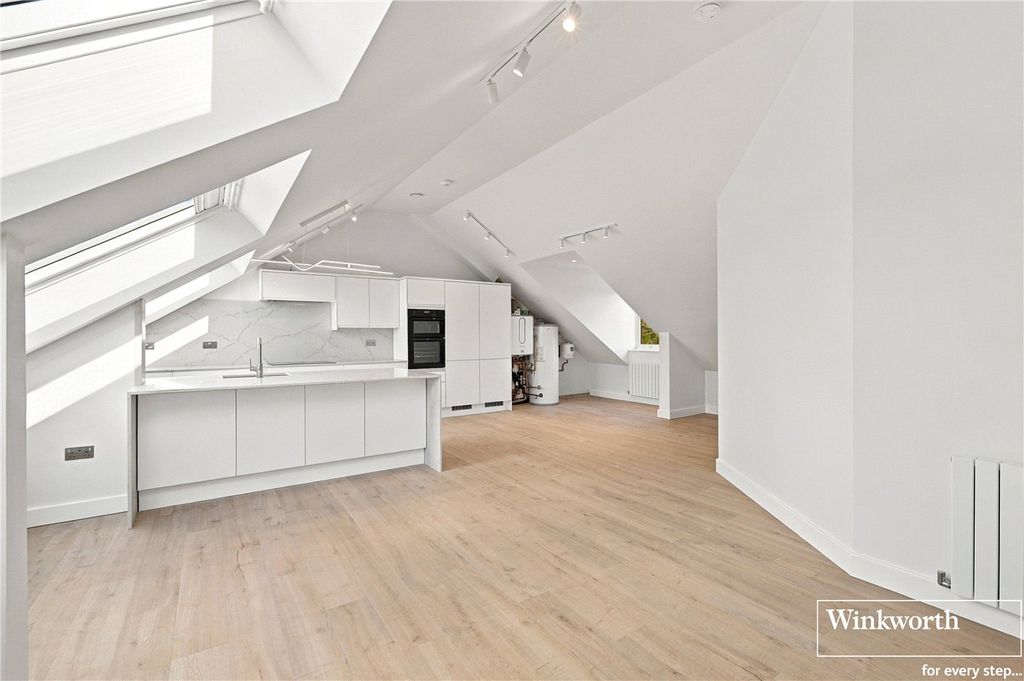 Property photo 1 of 26 Picture No. 11