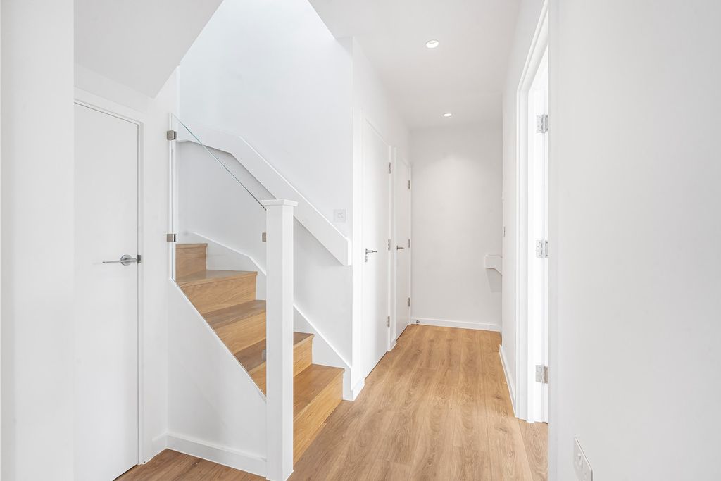 Property photo 3 of 24