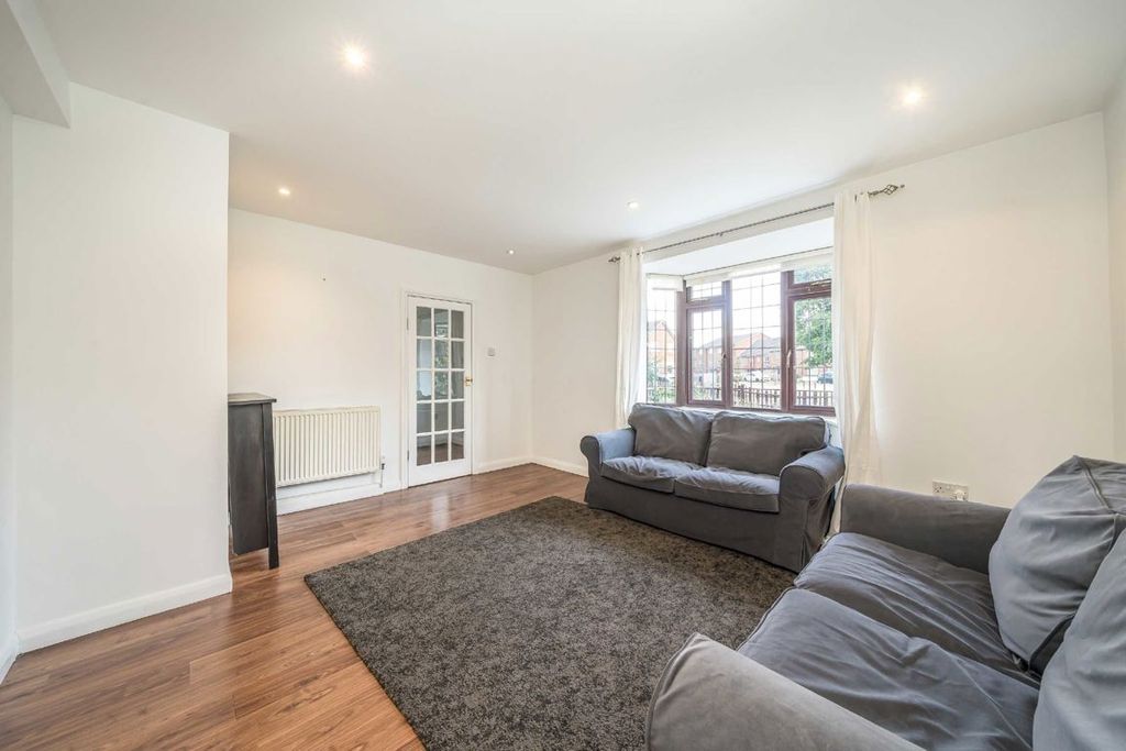 Property photo 2 of 7