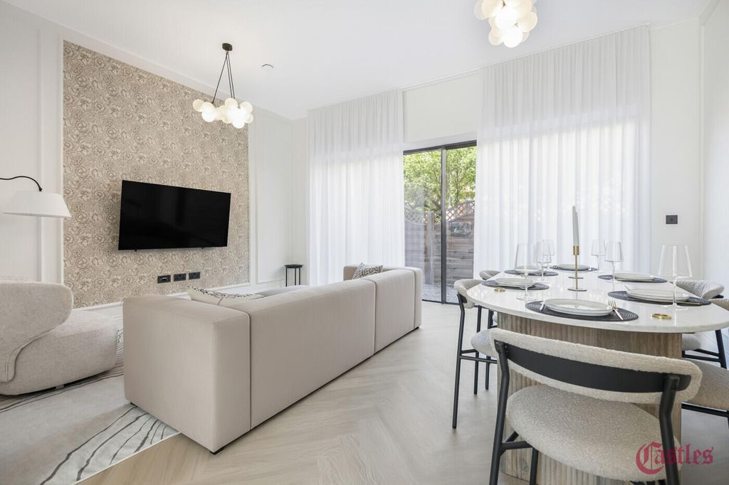 Property photo 2 of 17 Living Room