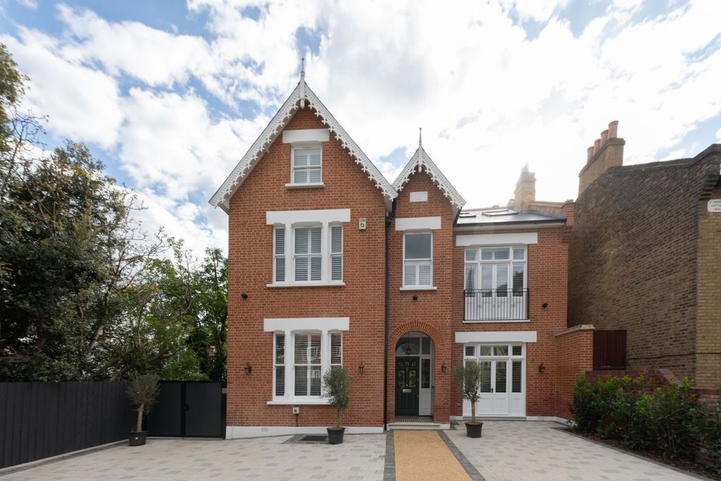 Property photo 1 of 98 5174400