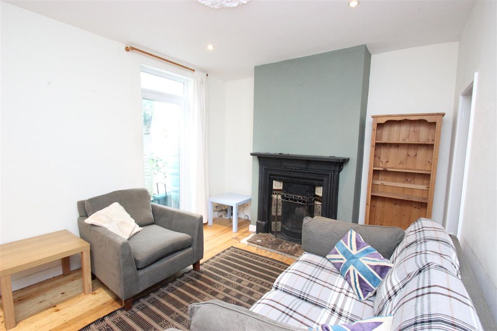 Property photo 3 of 7