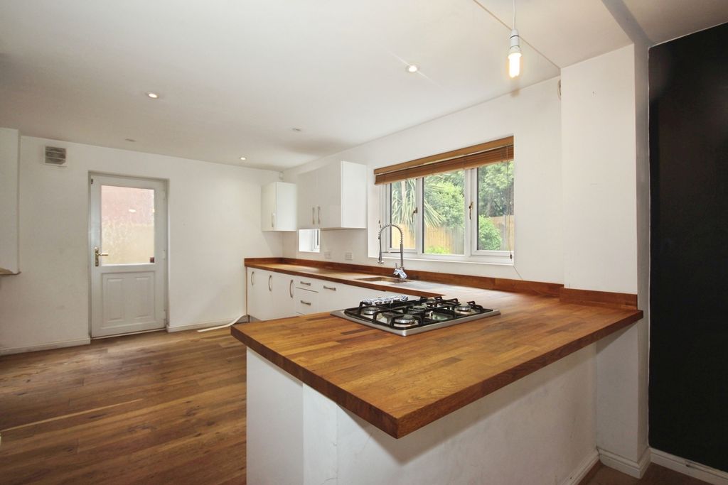 Property photo 2 of 16 Pbox-Img.Jpg