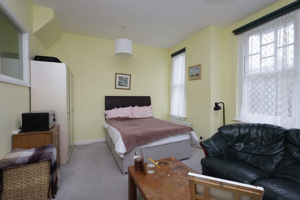 Property photo 3 of 24