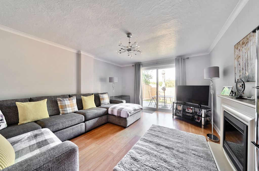 Property photo 2 of 15 1326686-9-687E3c3...