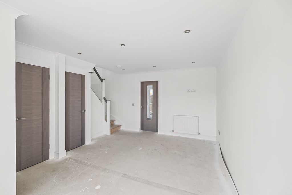 Property photo 2 of 26