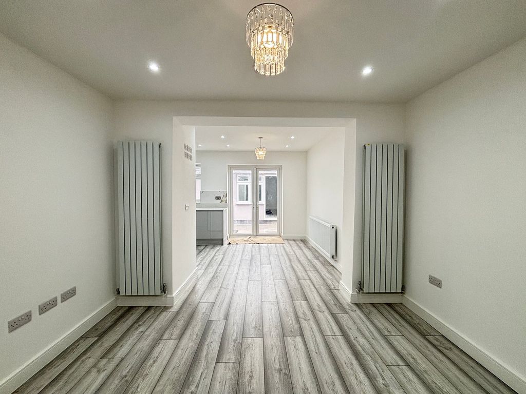 Property photo 2 of 29