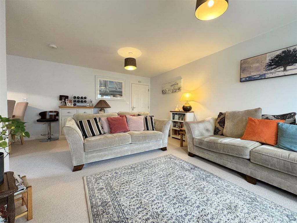 Property photo 2 of 19 Lounge Diner