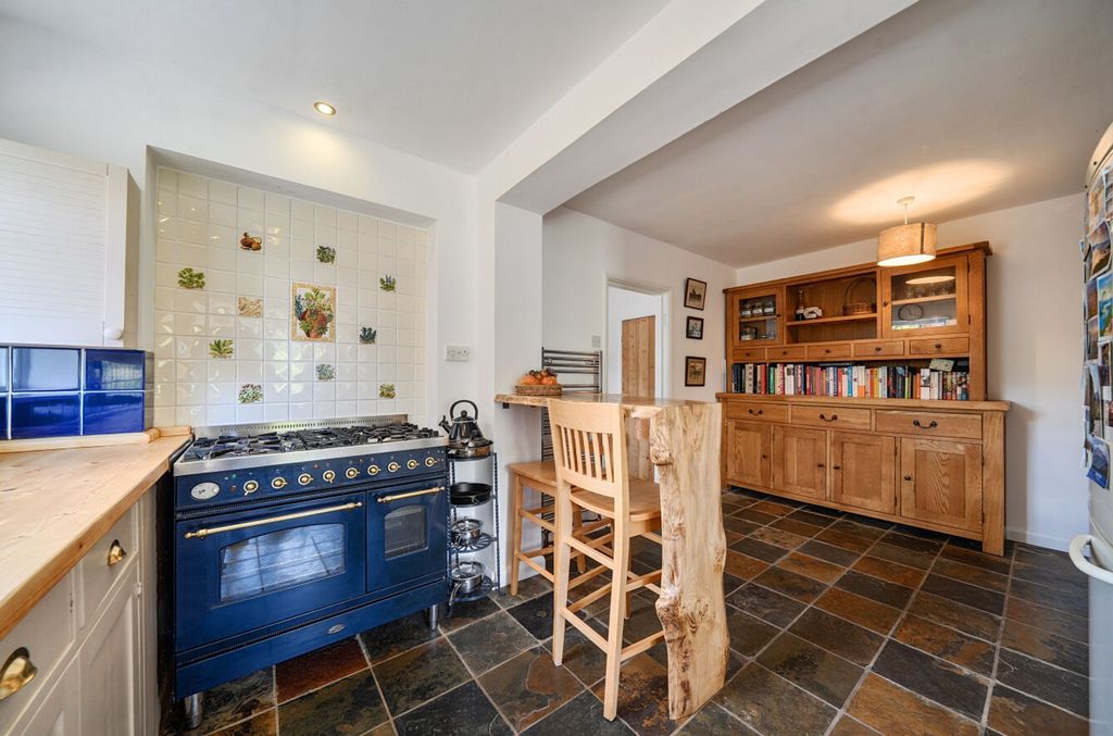 Property photo 3 of 21