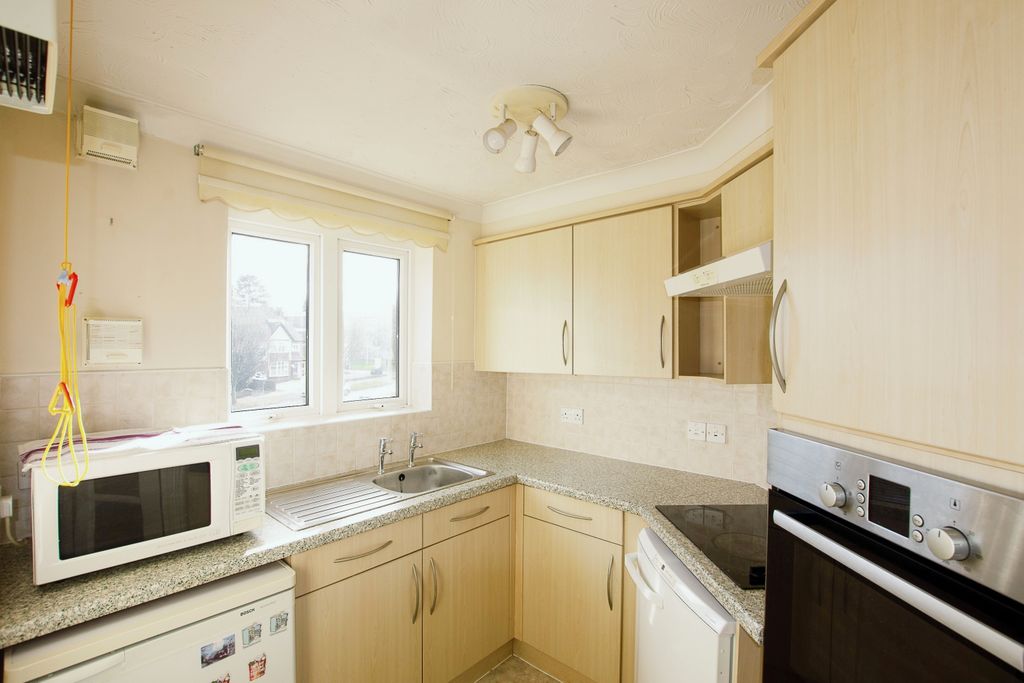 Property photo 3 of 14 Kitchen
