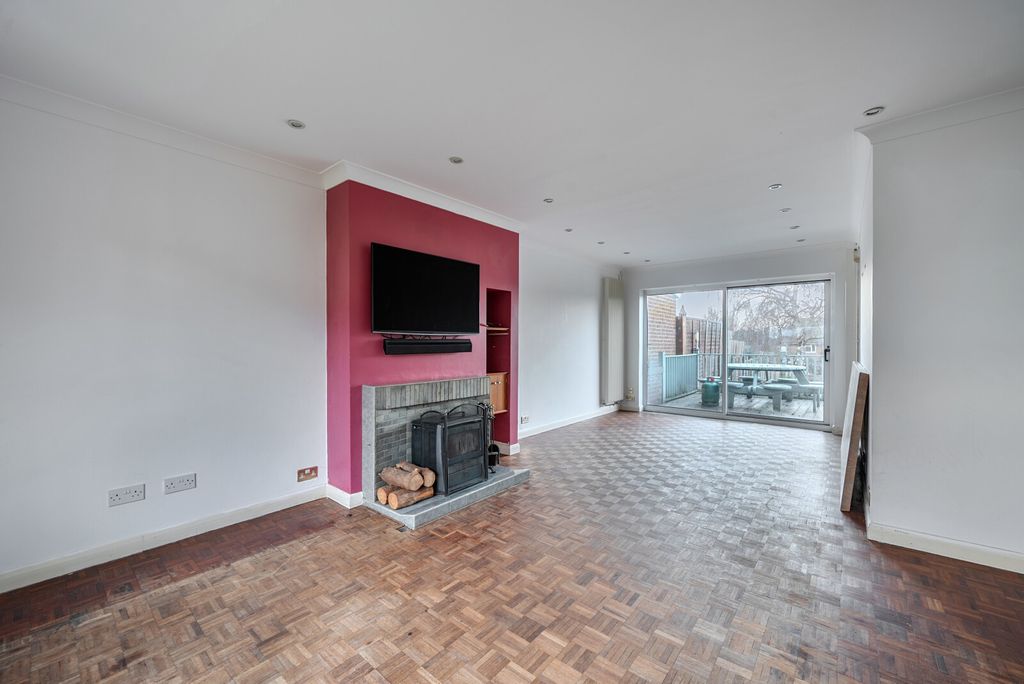 Property photo 2 of 18 1400086-11-696A63...