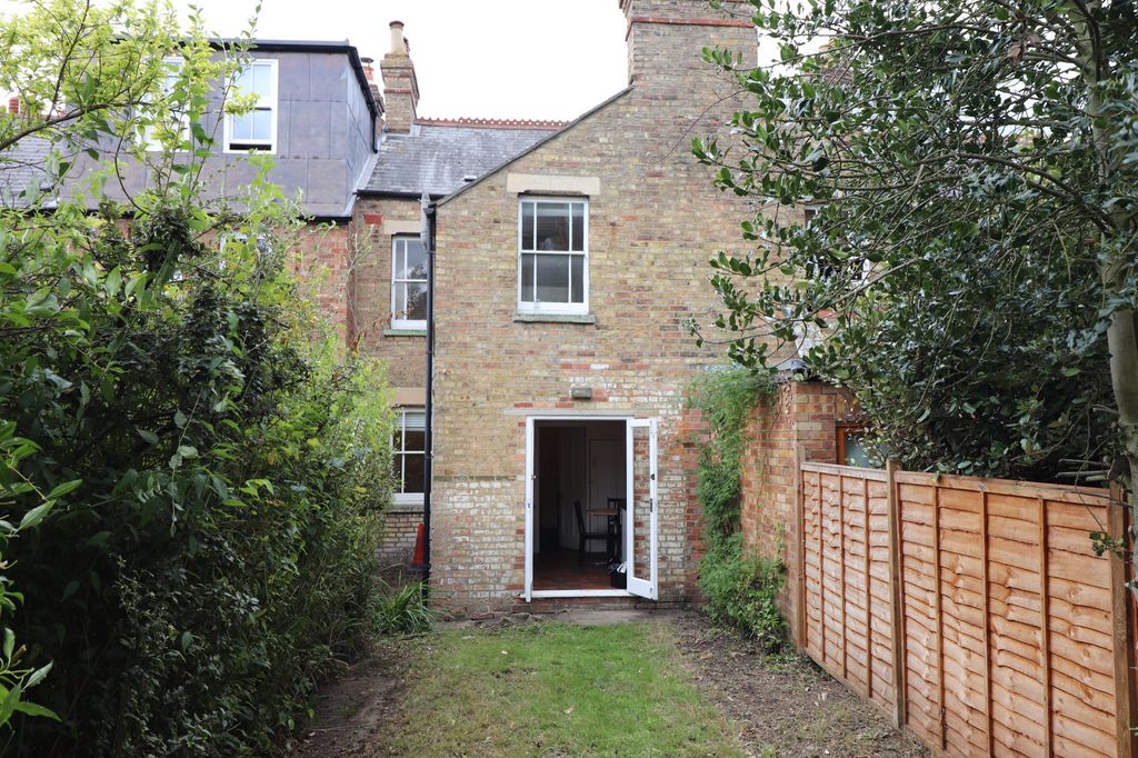 Property photo 2 of 9 5