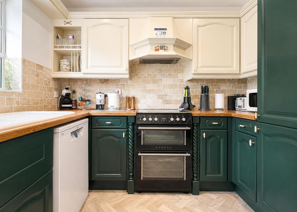 Property photo 3 of 23 96A6B66A-7E82-4Ceb-9A64-Cba92058B5A4.Png