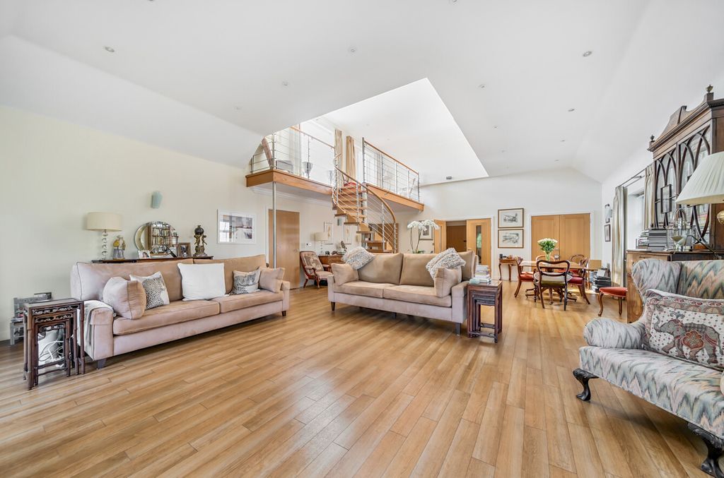 Property photo 1 of 18 1312182-1-685Fc89...