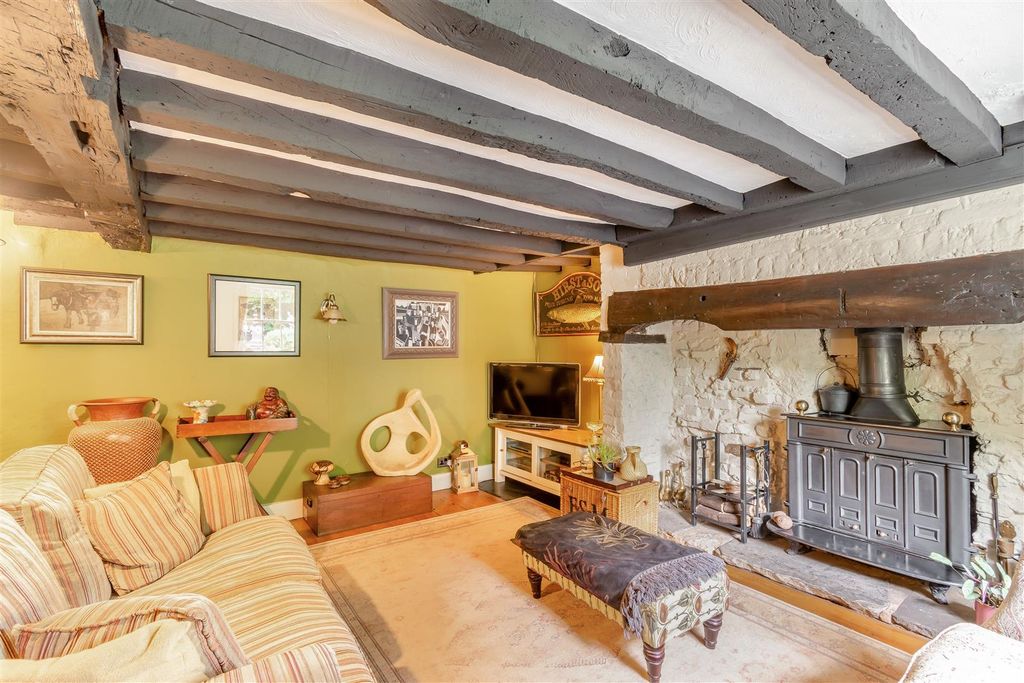 Property photo 2 of 24 8654185-Interior09.Jpg