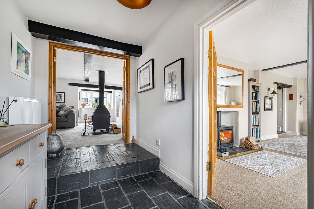 Property photo 2 of 41