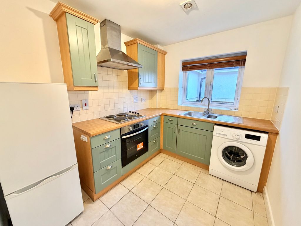 Property photo 2 of 7 Kitchen